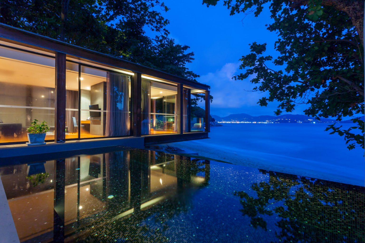 Luxury Hanging Infinity Pool Villa | The Naka Phuket l 5-star ...